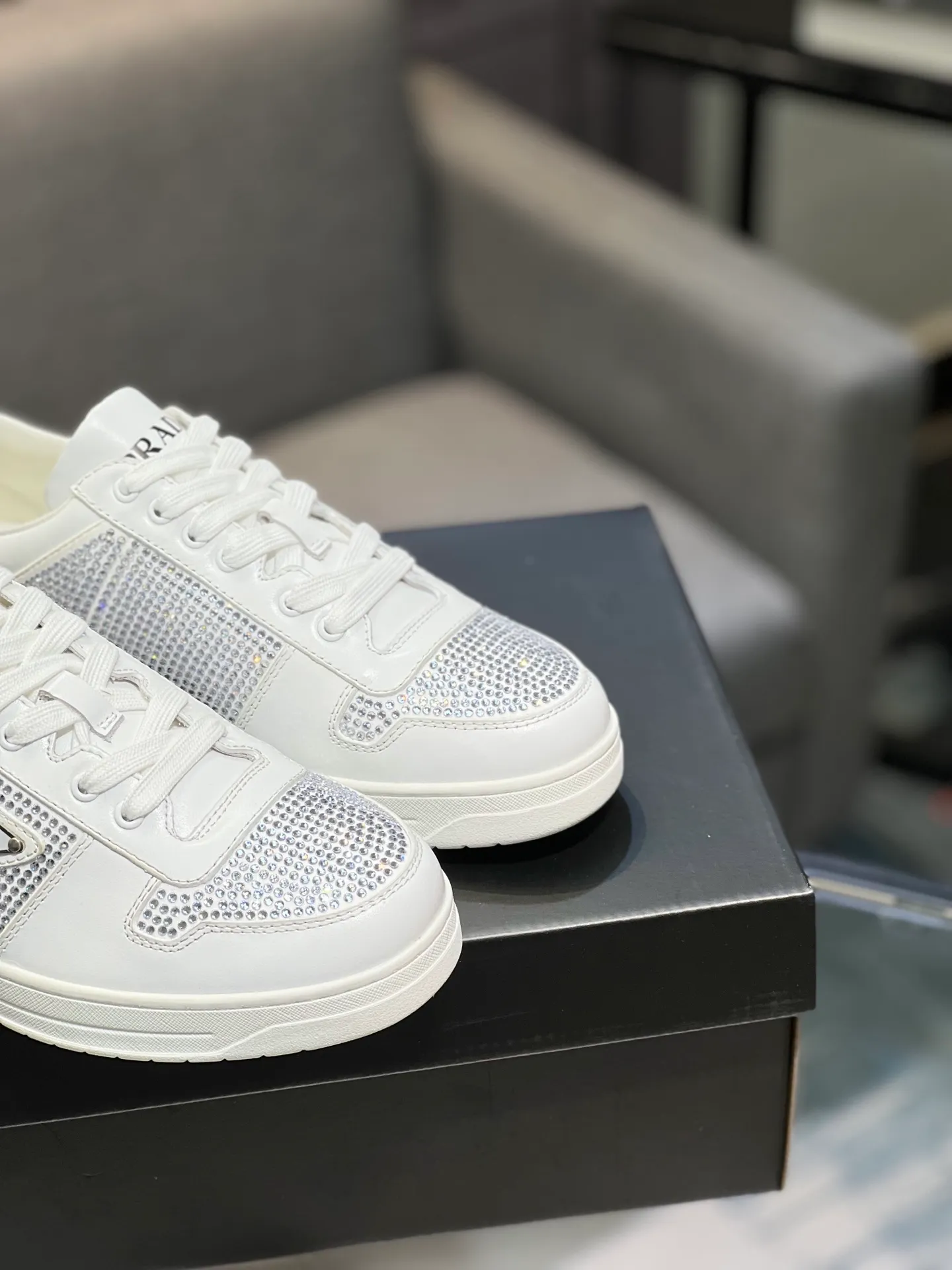 Men's shoes 💰660【PRADA】Prada ——High-end quality Original order ——Upper: 🔝Full calfskin, hot-drilling process, external seaming process of shoe collar, air-pressure brand logo on shoe body ——Inner lining: water-dyed cowhide ——Outsole: TPU molded outsole Super high quality control·Fine workmanship: highlighted (high-end·luxury·grade) -Size: 38-44 (45, 46, can be customized)